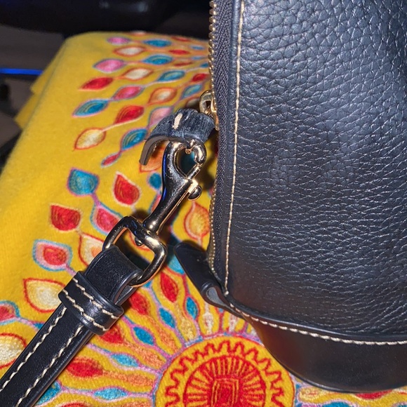 Dooney & Bourke black leather purse. - Picture 6 of 9